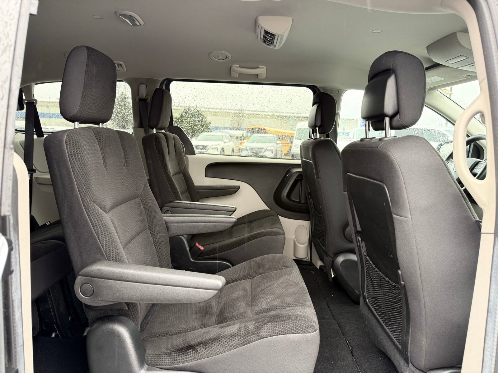 Used 2018 Dodge Grand Caravan SE w/ UConnect Hands-Free Group image 20