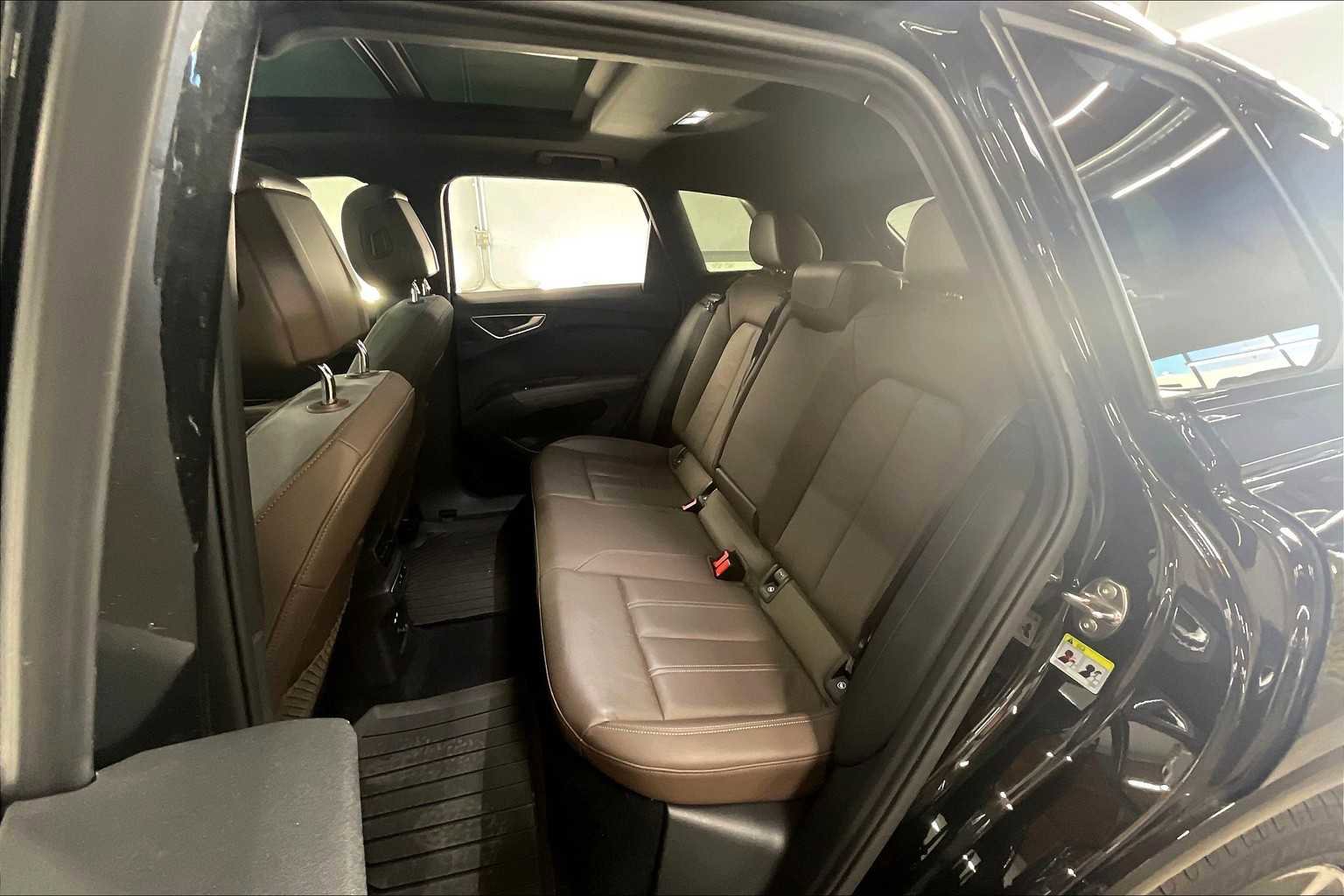 Certified 2023 Audi Q4 e-tron Prestige w/ Black Optic Package image 28