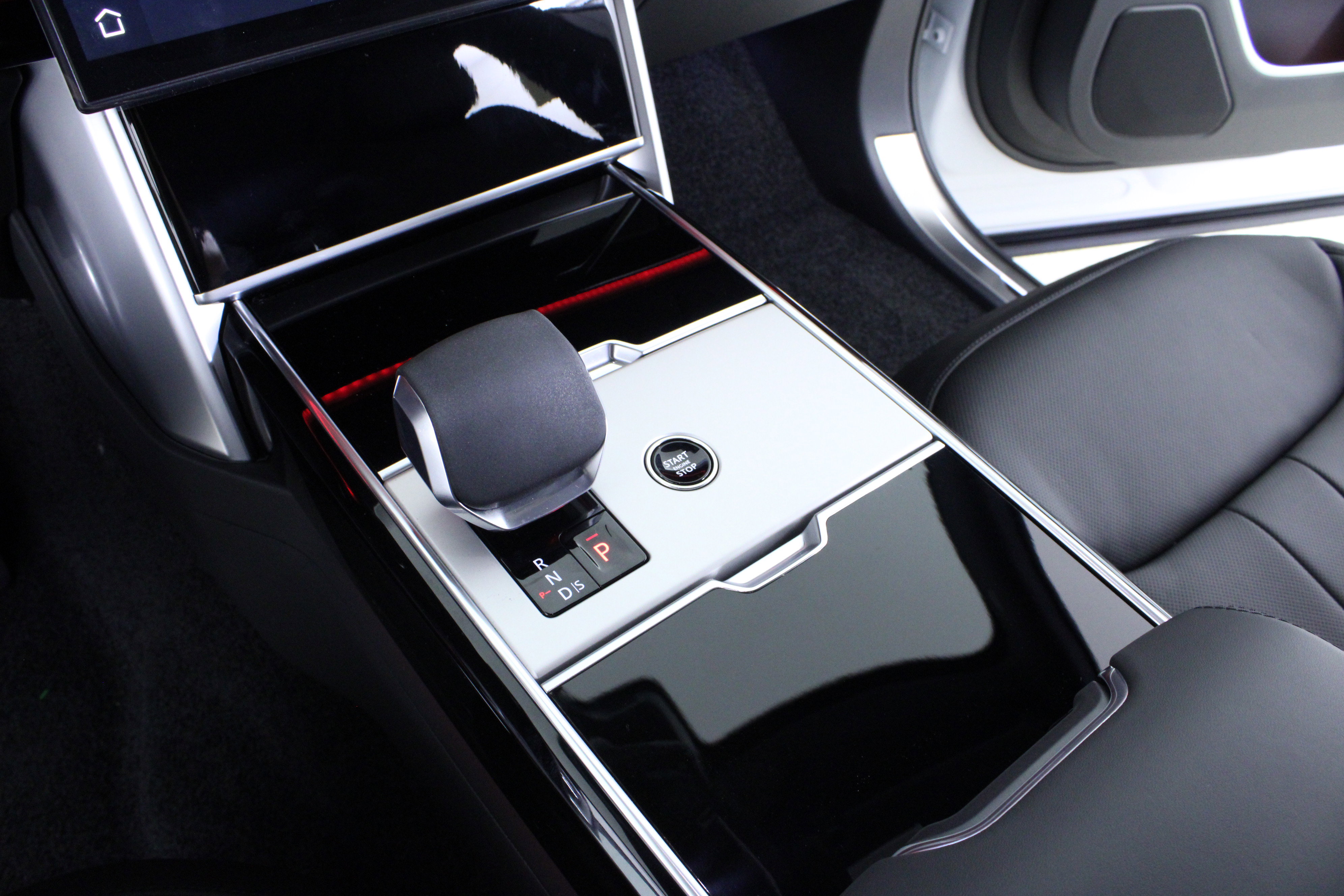 New 2026 Land Rover Range Rover Long Wheelbase SE image 22