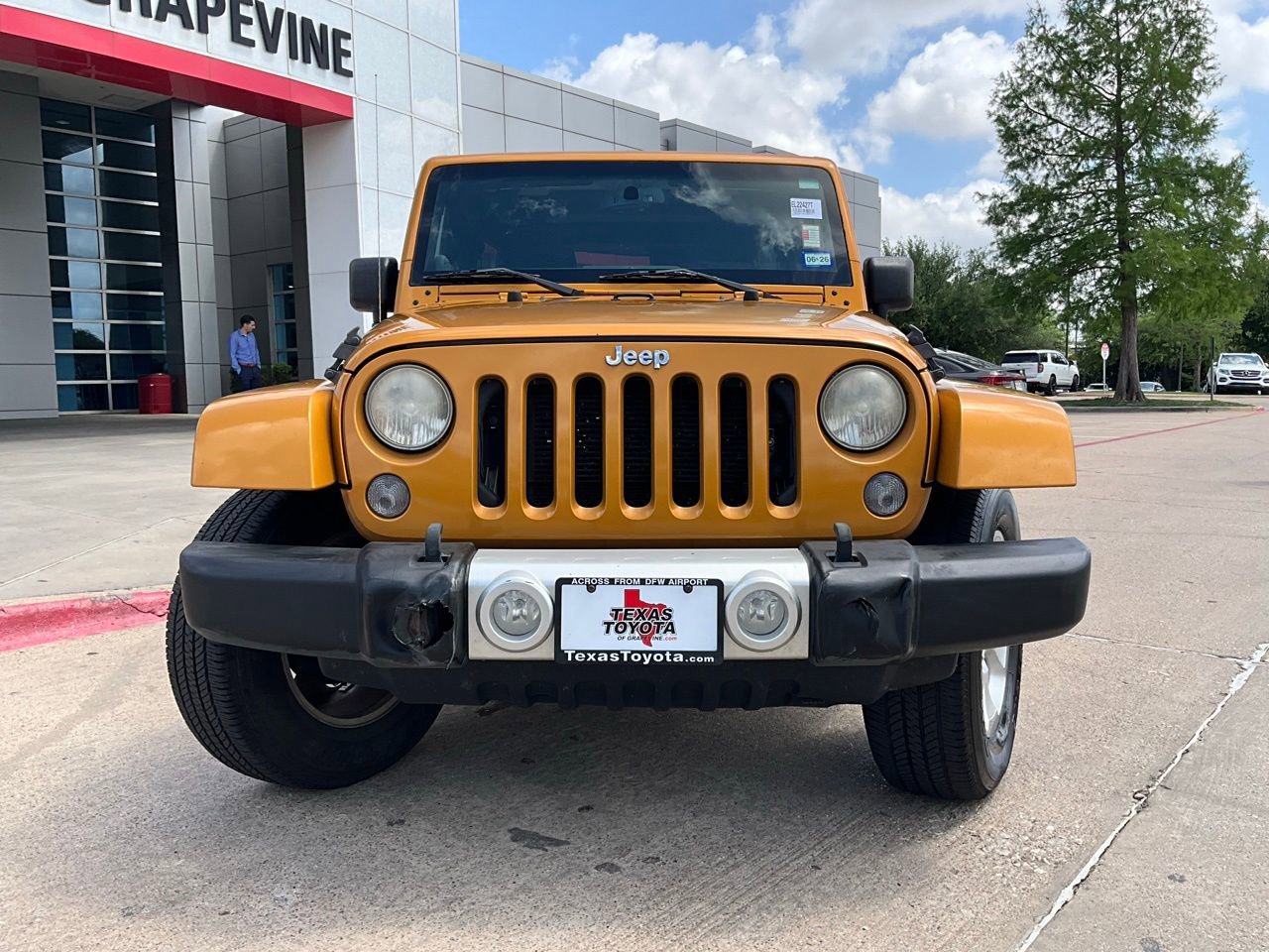 Used 2014 Jeep Wrangler Unlimited Sahara w/ Connectivity Group AWD/4WD image 3