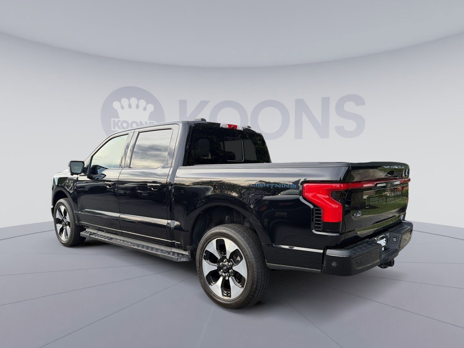 Used 2023 Ford F150 Lightning Platinum AWD/4WD image 4