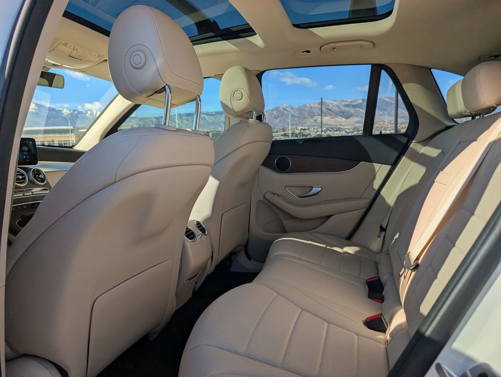 Used 2022 Mercedes-Benz GLC 300 4MATIC image 16