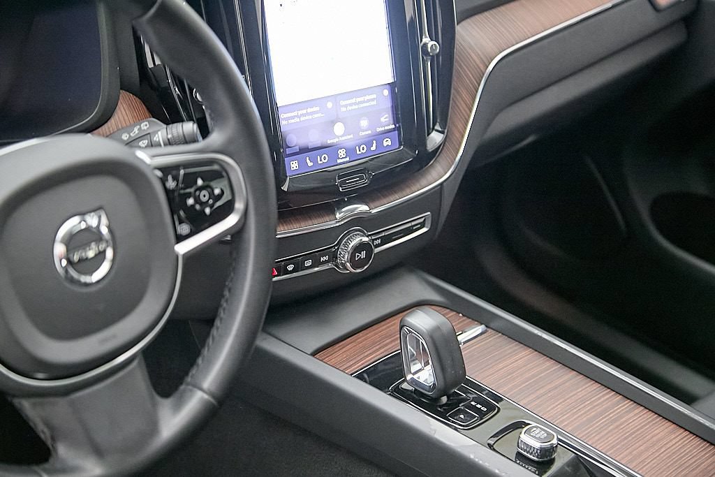 Certified 2023 Volvo XC60 B5 Plus w/ Protection Package Premier AWD/4WD image 15
