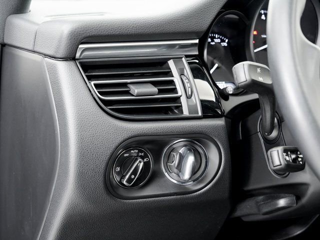 Used 2023 Porsche Macan Turbo image 11