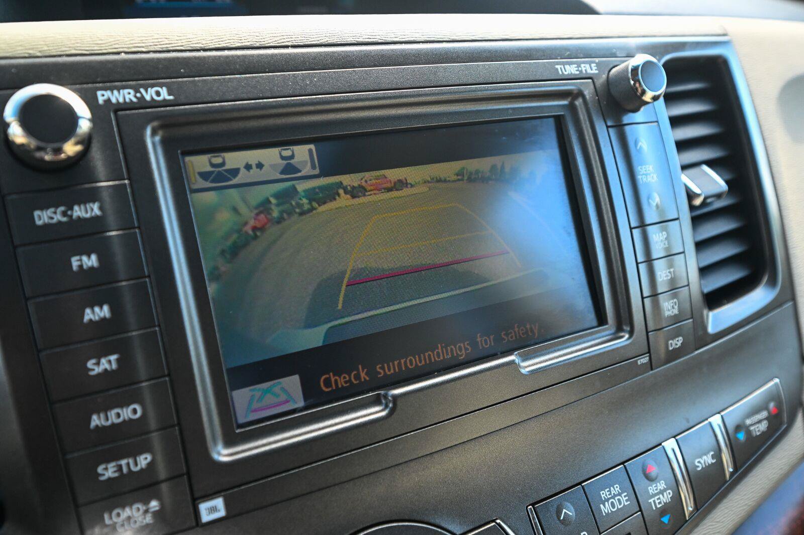 Used 2011 Toyota Sienna Limited w/ Premium Pkg FWD image 43