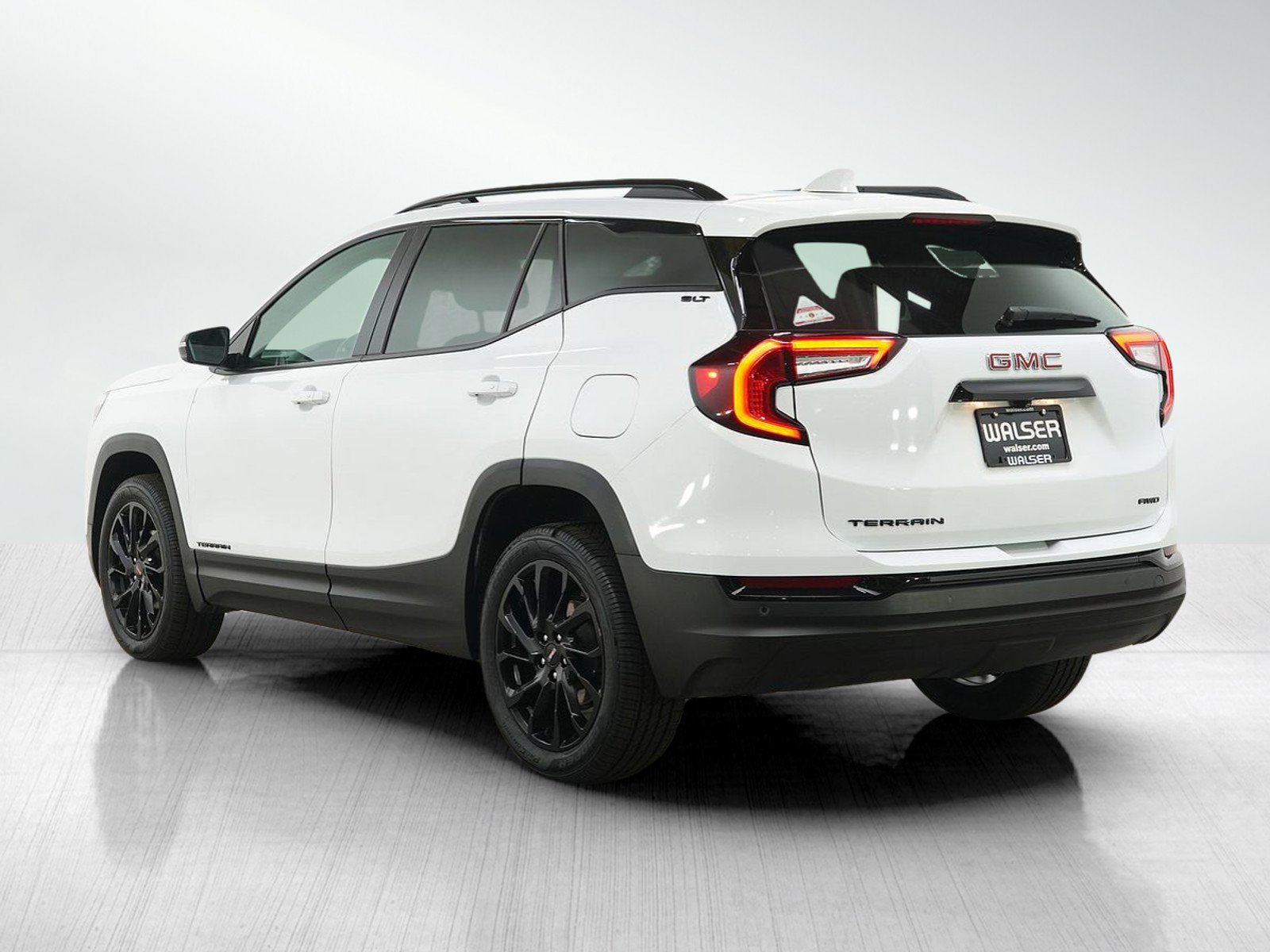 Used 2024 GMC Terrain SLT w/ Elevation Edition image 3