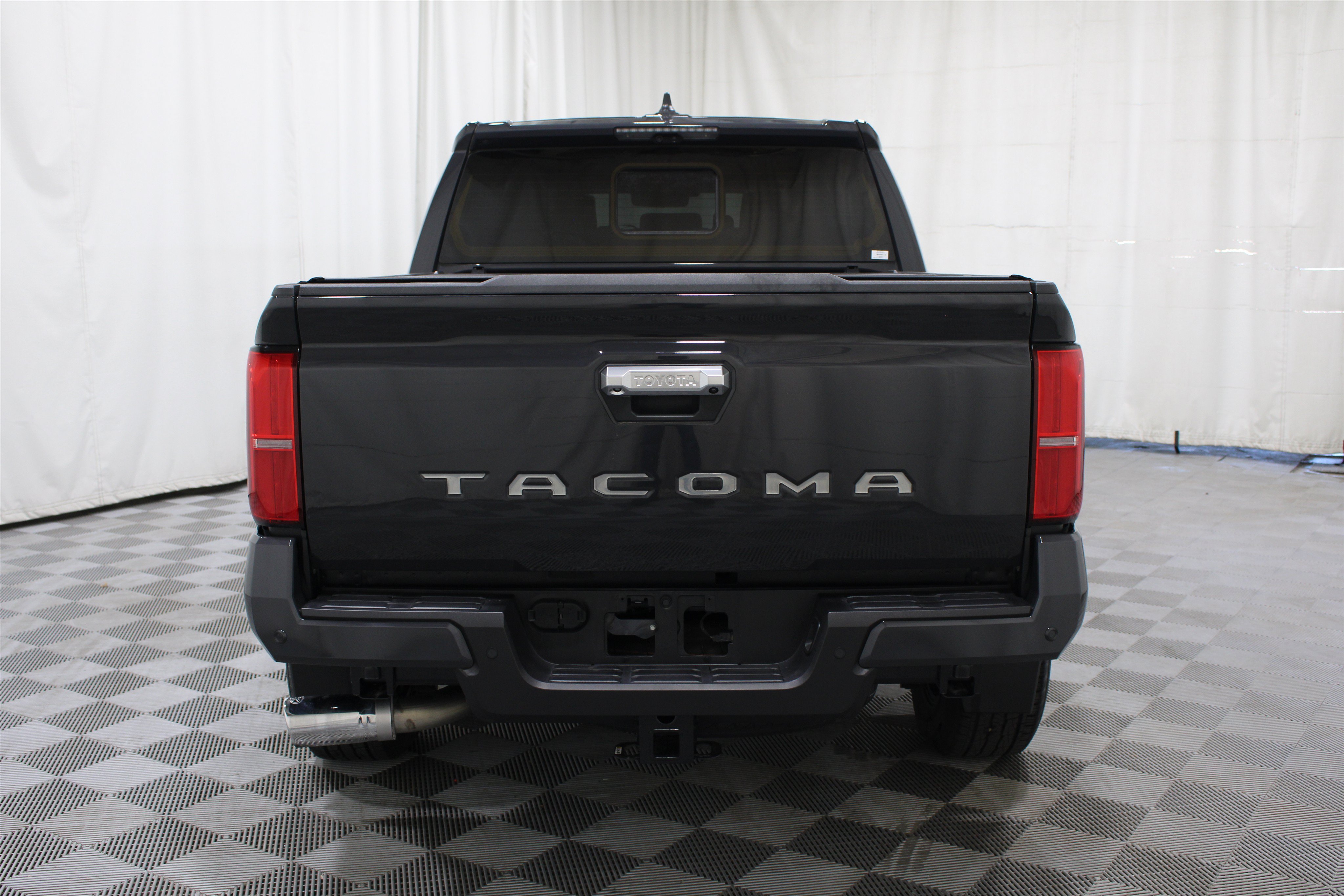 Used 2025 Toyota Tacoma Limited AWD/4WD image 30