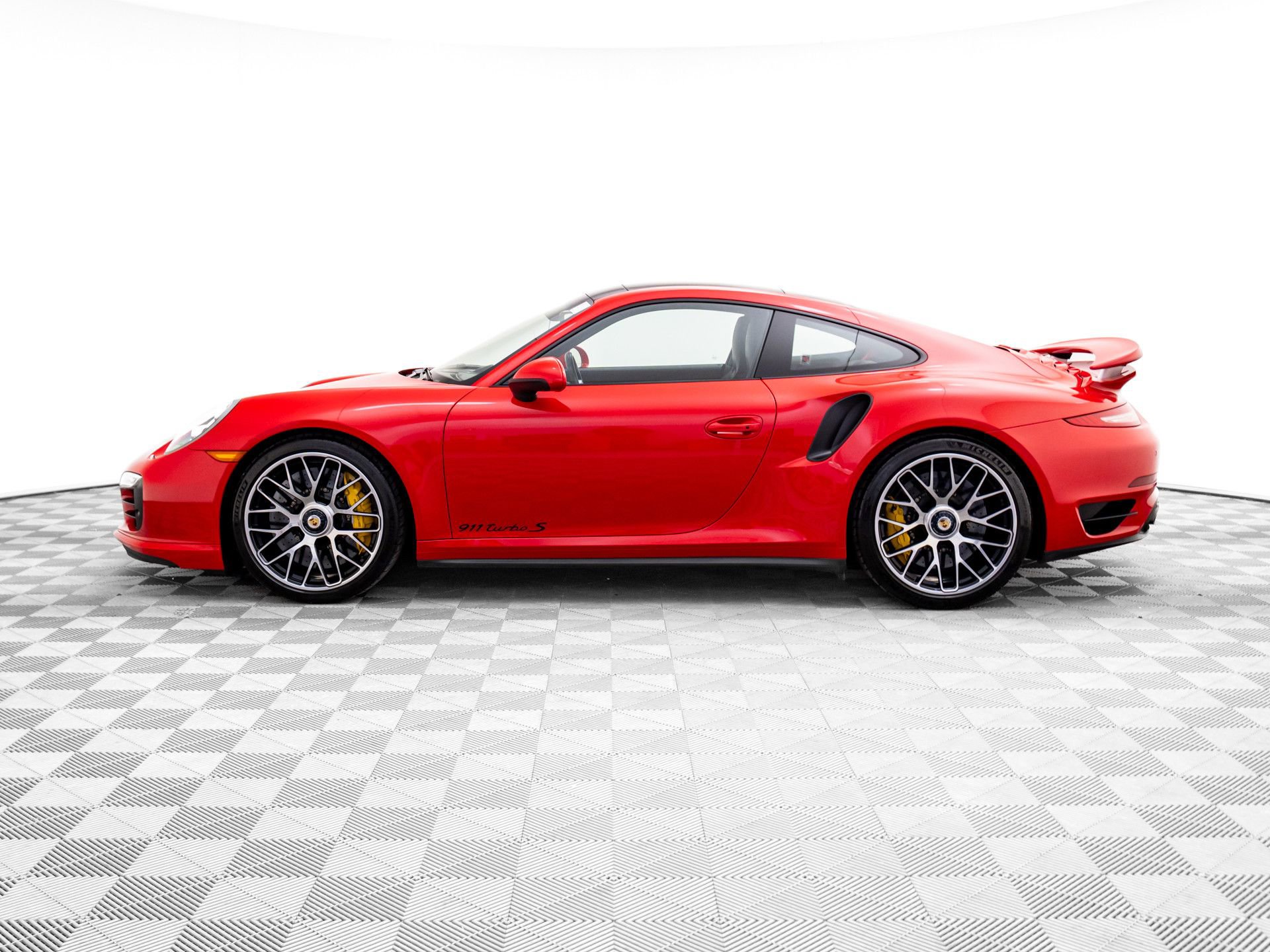 Used 2014 Porsche 911 Turbo S image 2