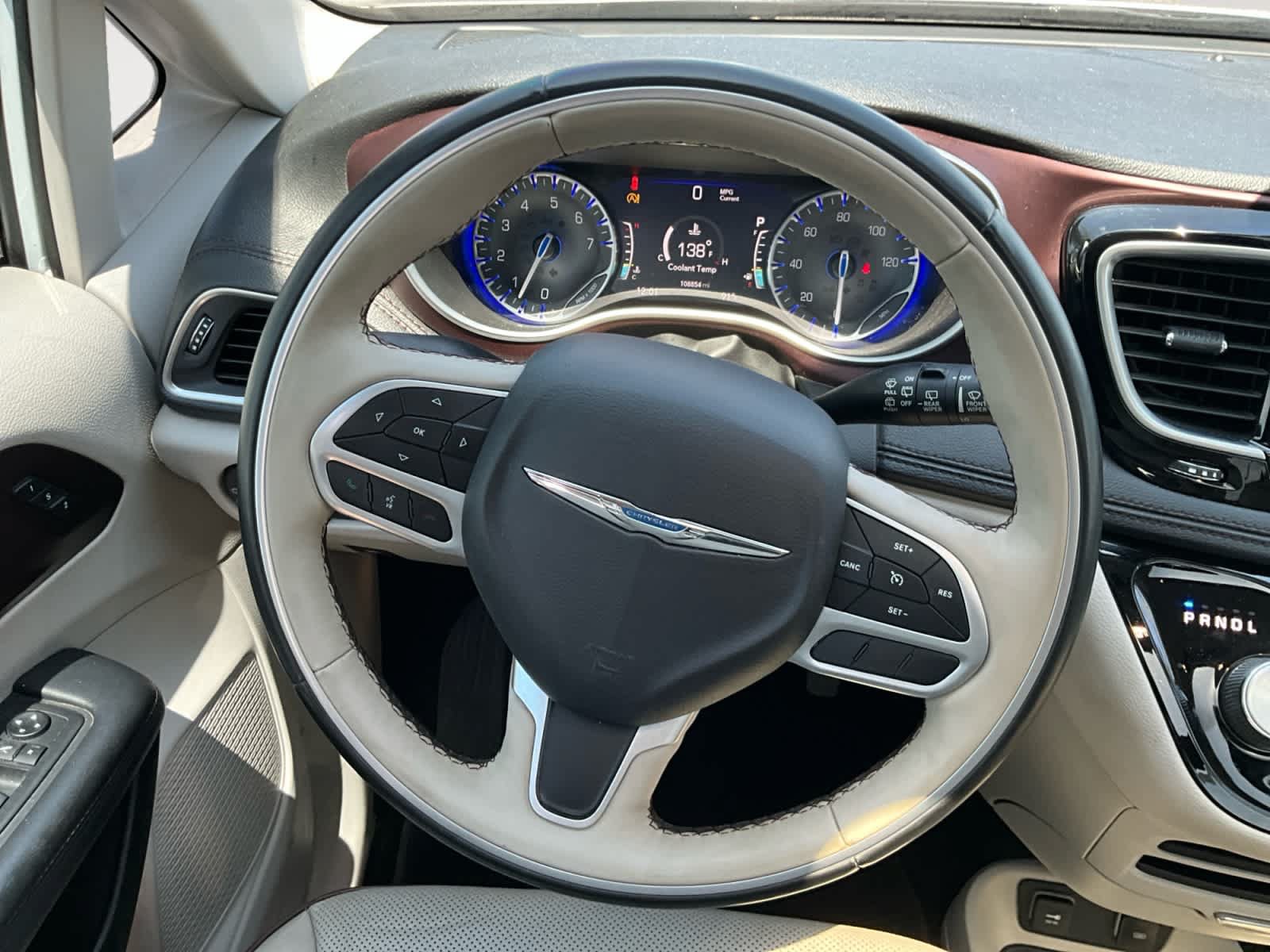 Used 2018 Chrysler Pacifica Limited FWD image 12