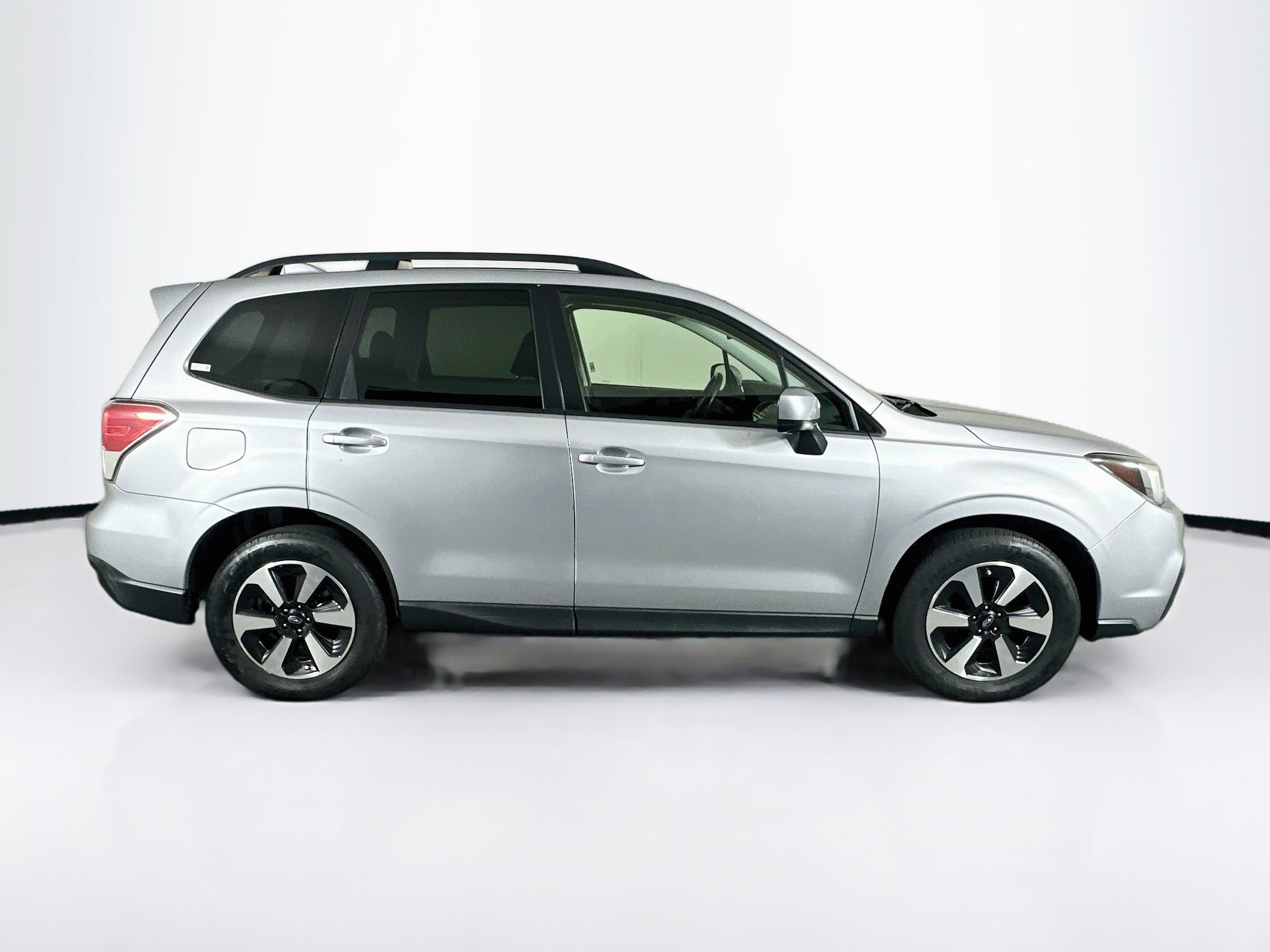 Used 2017 Subaru Forester 2.5i Premium AWD/4WD image 10