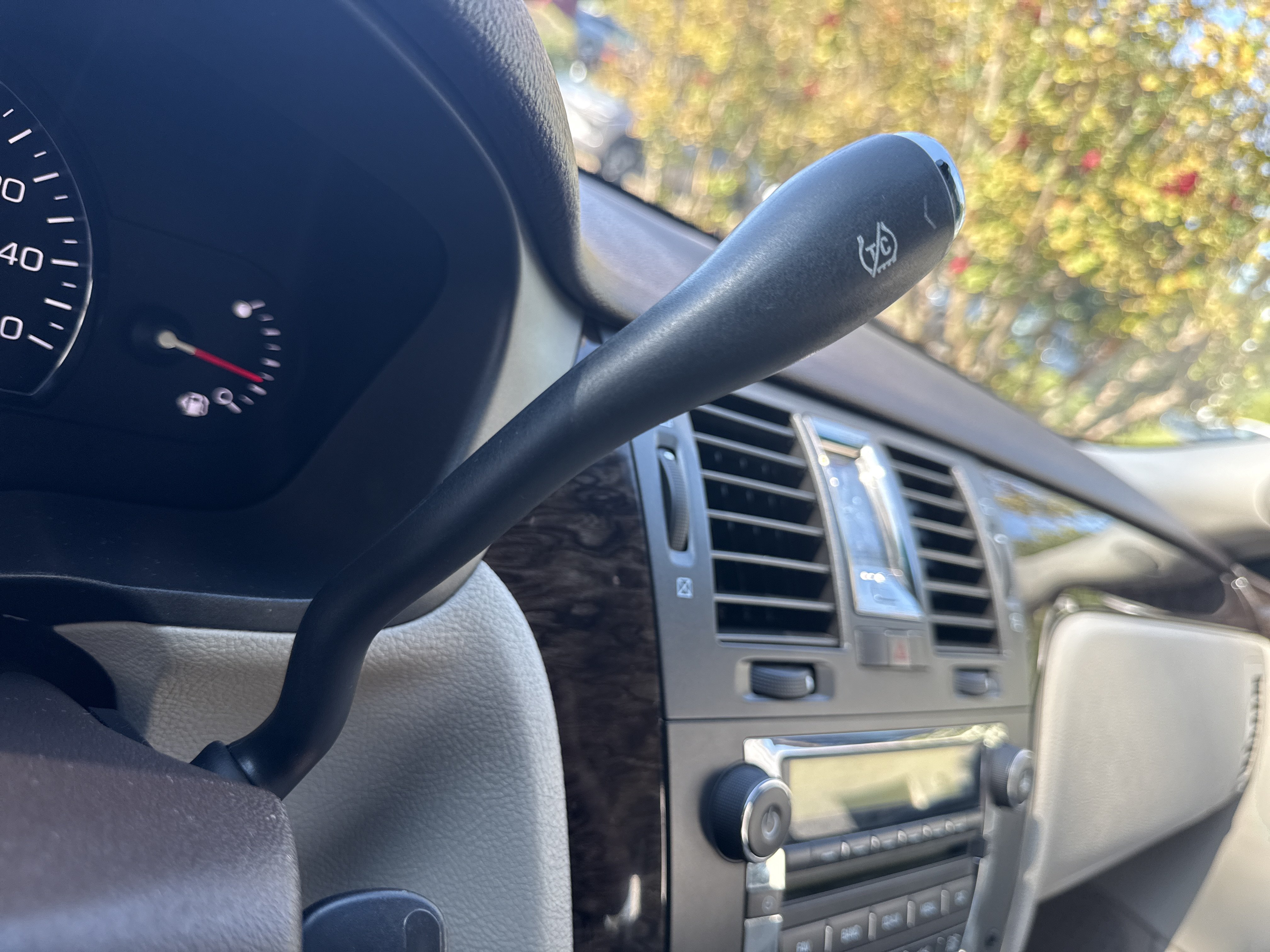 Used 2009 Cadillac DTS w/ Trunk Convenience Package FWD image 28