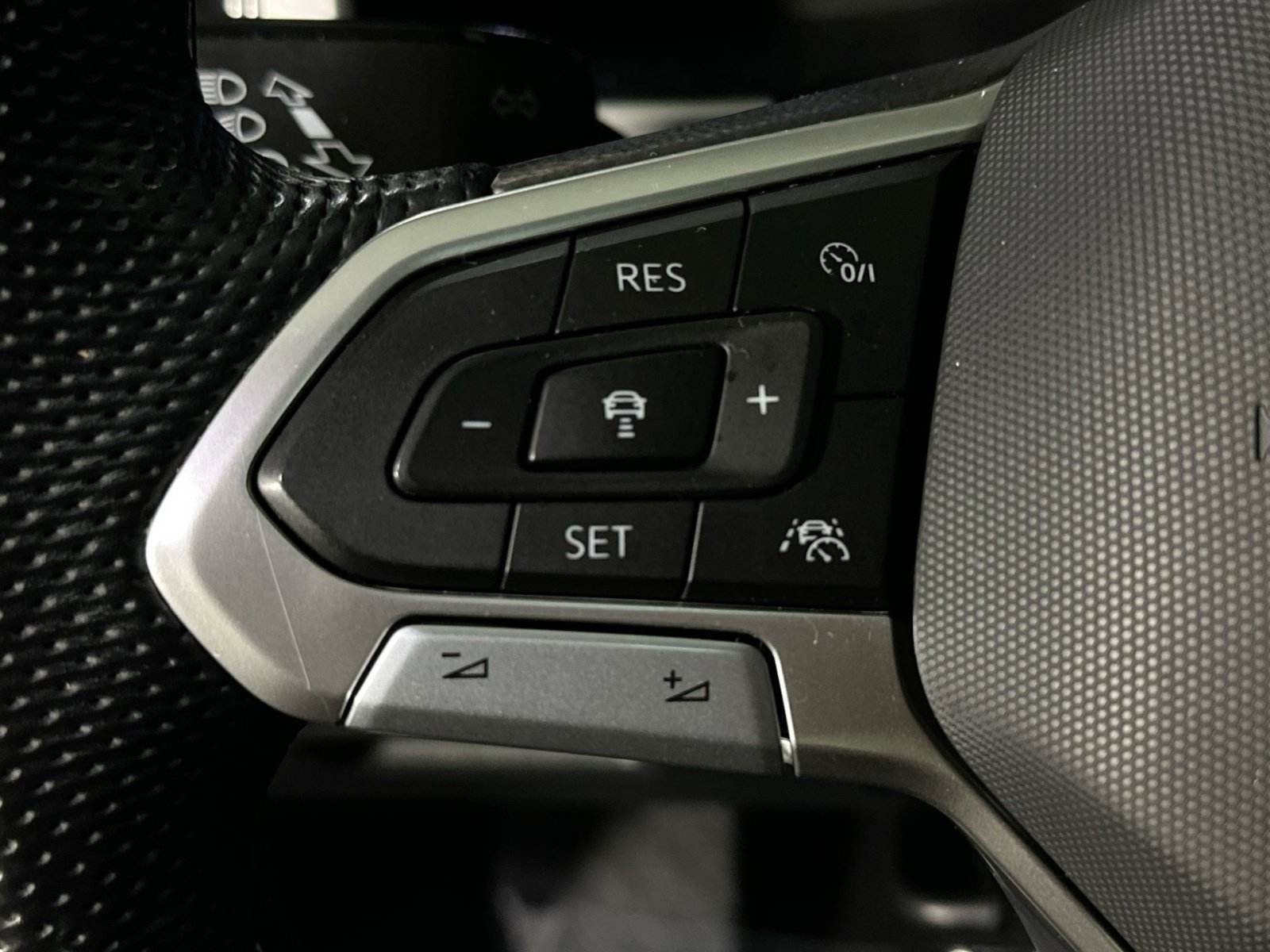 Used 2023 Volkswagen Atlas SEL R-Line image 20