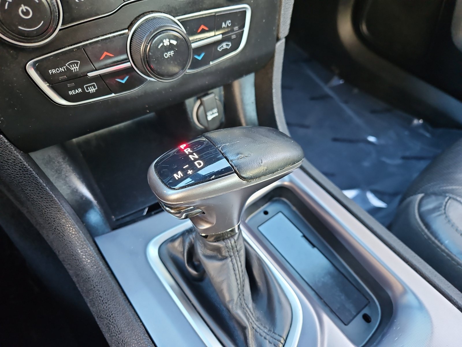 Used 2020 Dodge Charger SXT w/ Leather Interior Group RWD image 23