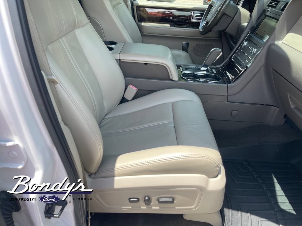 Used 2017 Lincoln Navigator Select RWD image 18