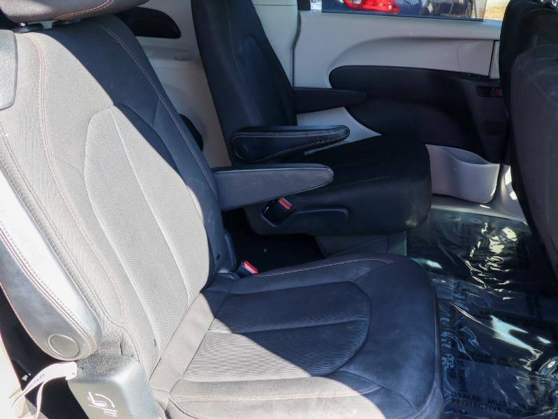 Used 2020 Chrysler Pacifica Touring w/ Cold Weather Group image 14