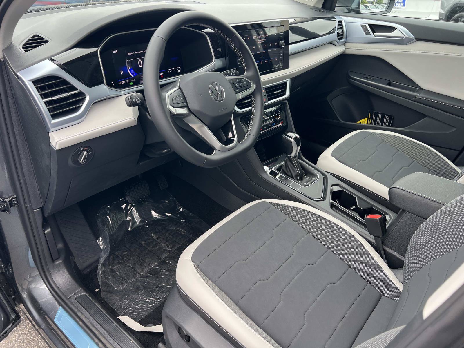 New 2026 Volkswagen Taos SE FWD image 5