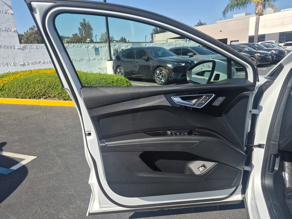 Used 2023 Audi Q4 e-tron Prestige AWD/4WD image 10