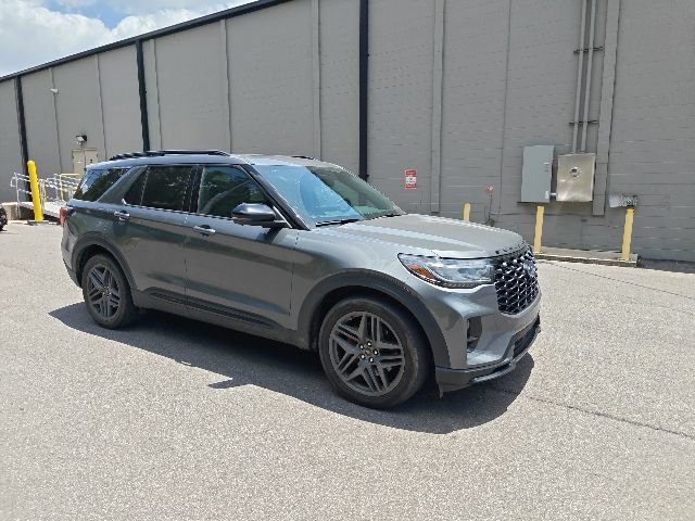 Used 2025 Ford Explorer ST AWD/4WD image 1