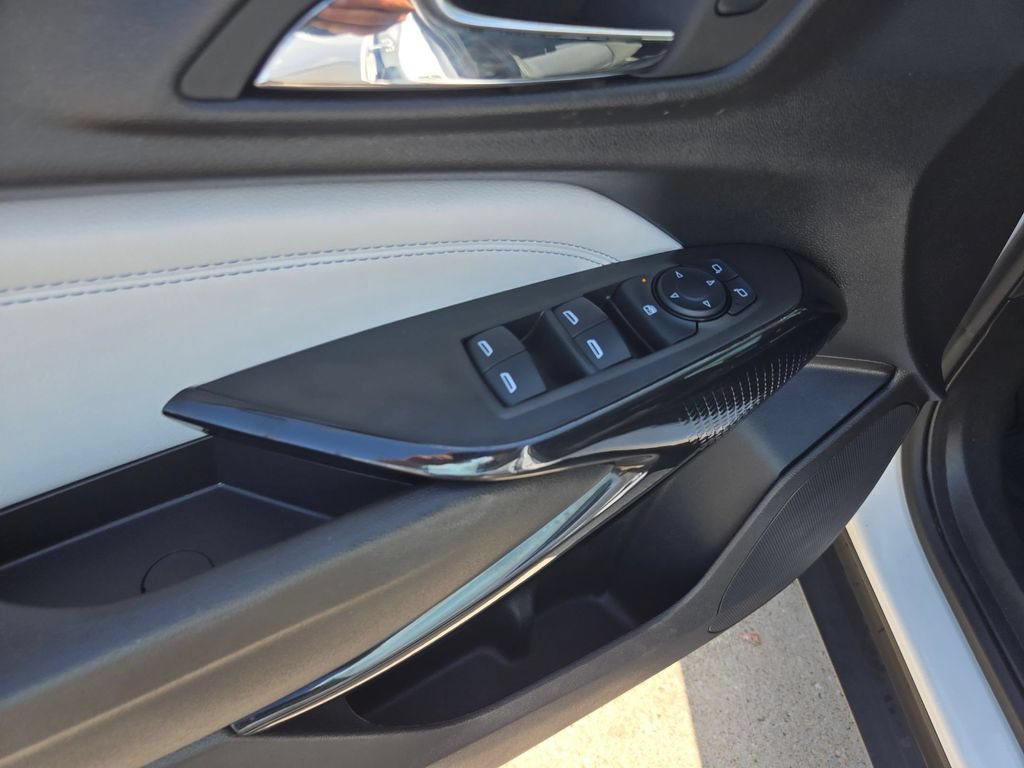 Used 2025 Chevrolet Trax LT w/ LT Convenience Package FWD image 14
