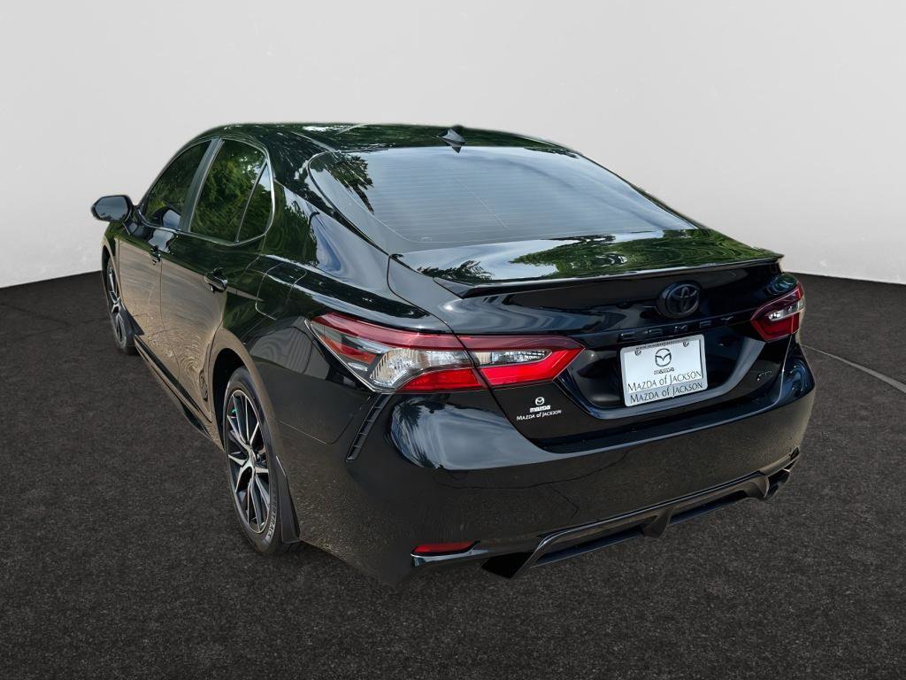 Used 2023 Toyota Camry SE w/ Convenience Package image 3