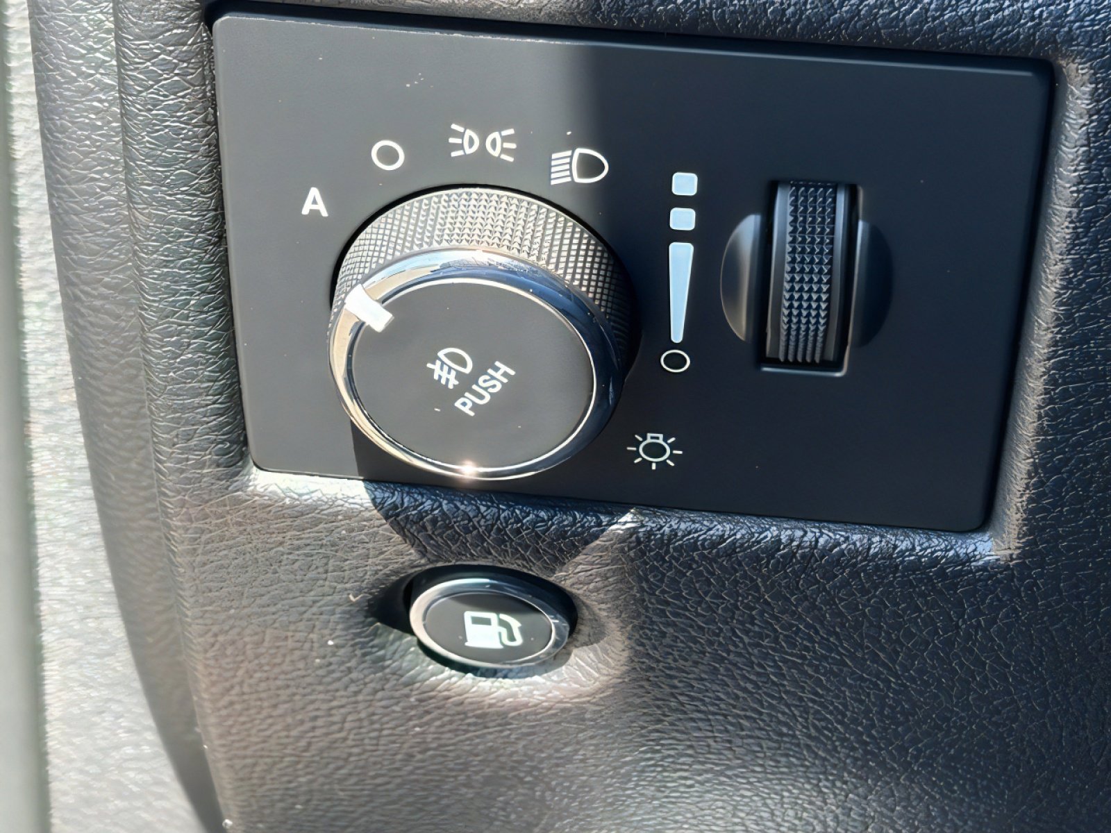 Used 2020 Jeep Grand Cherokee Laredo image 17