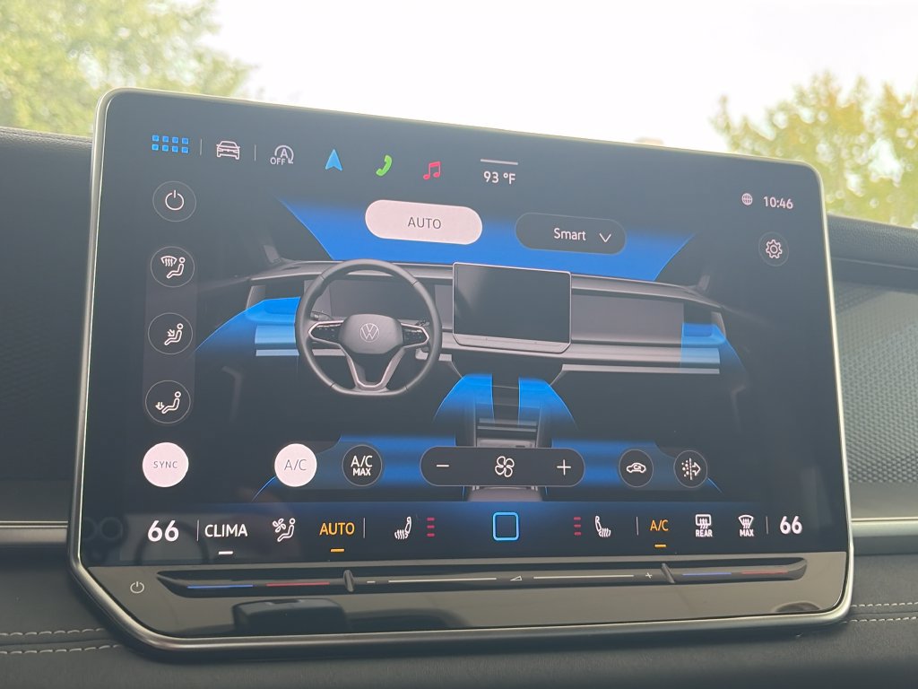 Certified 2025 Volkswagen Tiguan SE R-Line FWD image 23