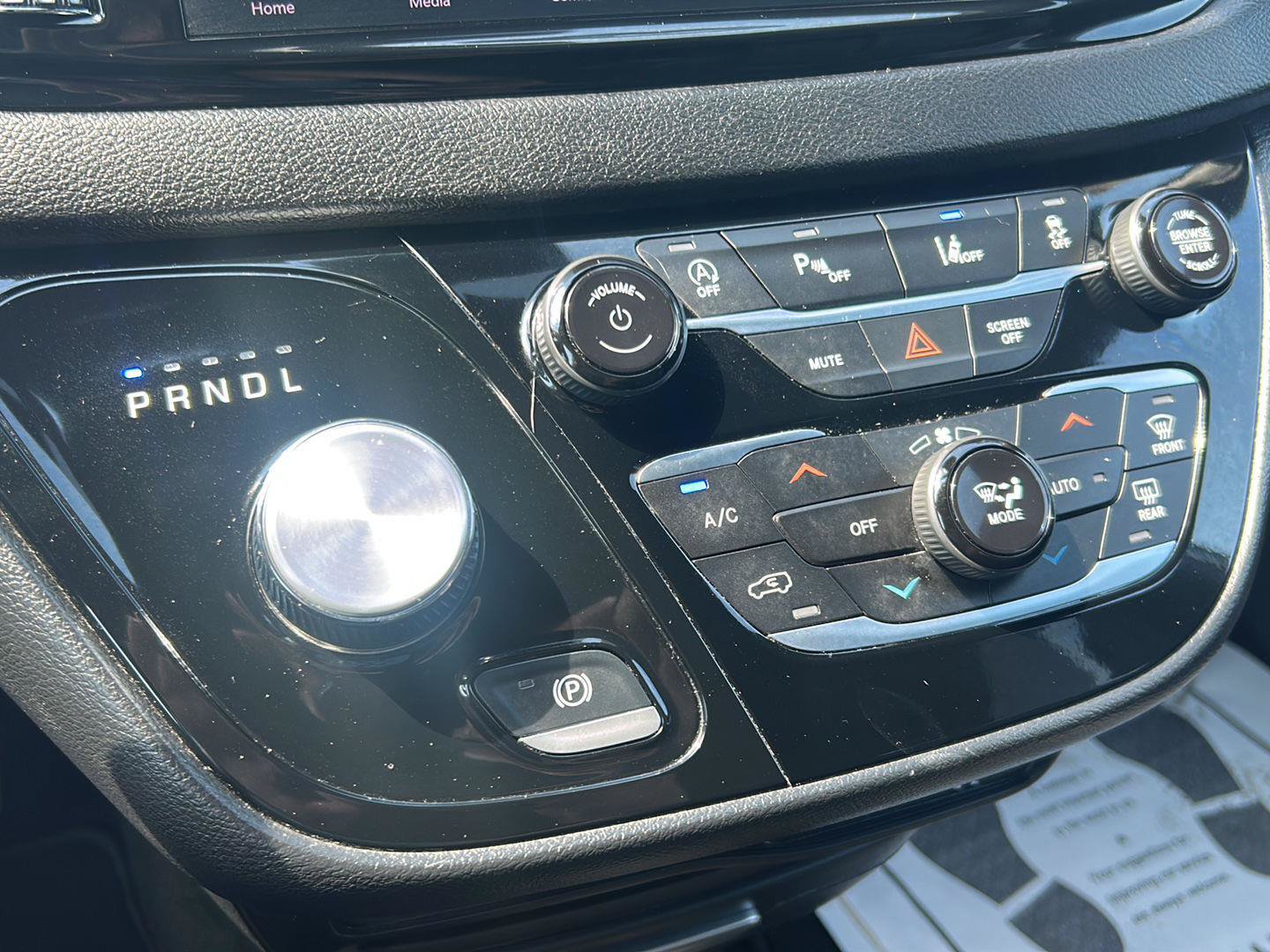 Used 2025 Chrysler Pacifica Select FWD image 26
