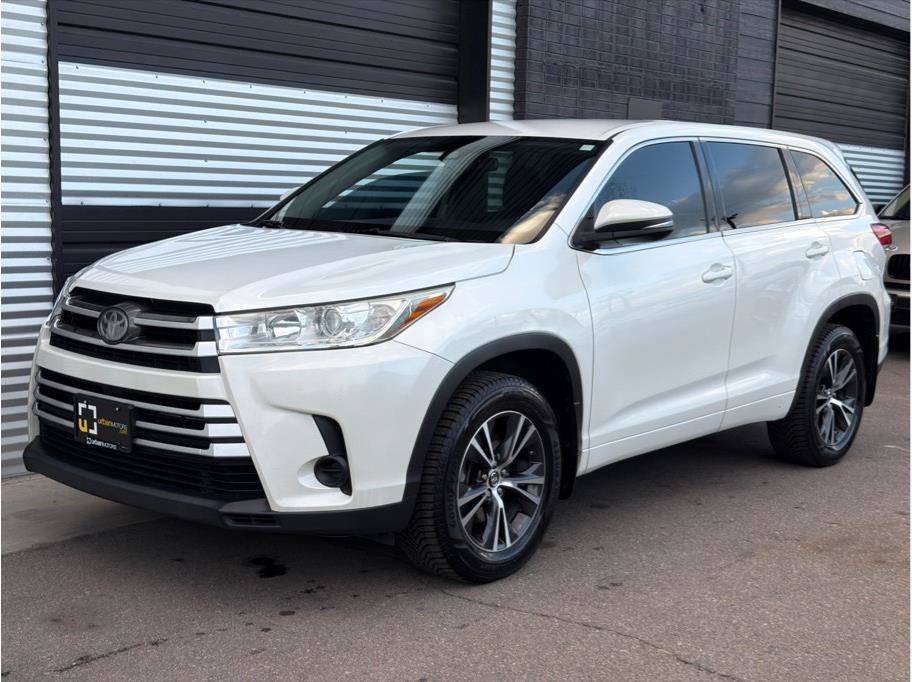 Used 2018 Toyota Highlander LE w/ Carpet Mat Package (TMS) AWD/4WD image 5