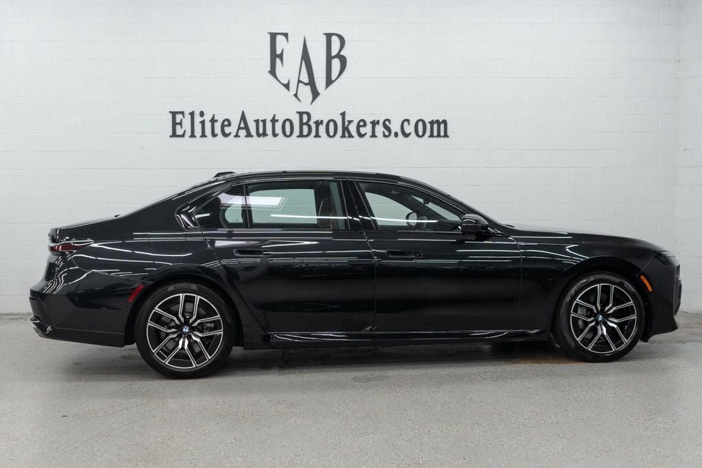 Used 2023 BMW 760i xDrive AWD/4WD image 5