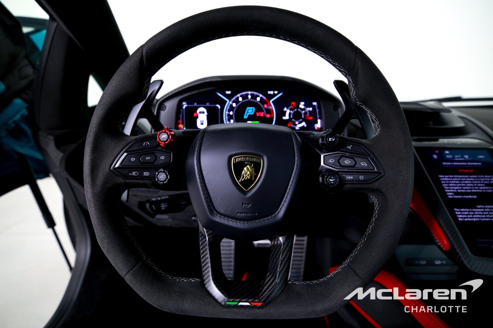 Used 2025 Lamborghini Revuelto AWD/4WD image 15