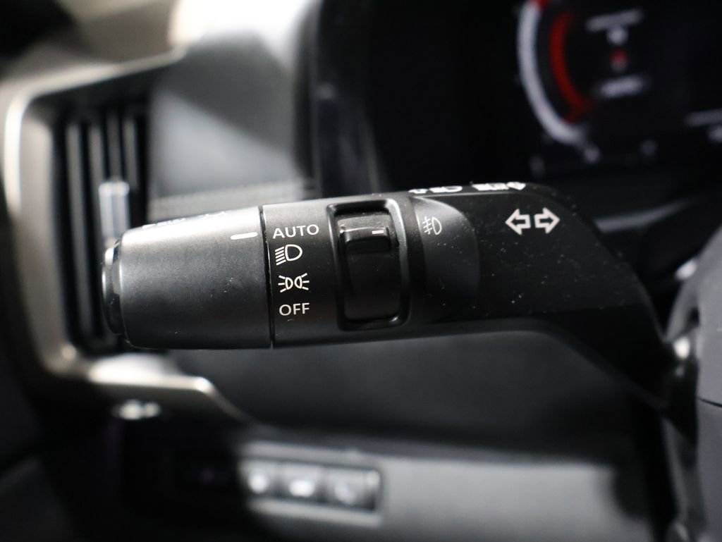 Used 2022 Nissan Pathfinder Platinum w/ Cargo Package image 36