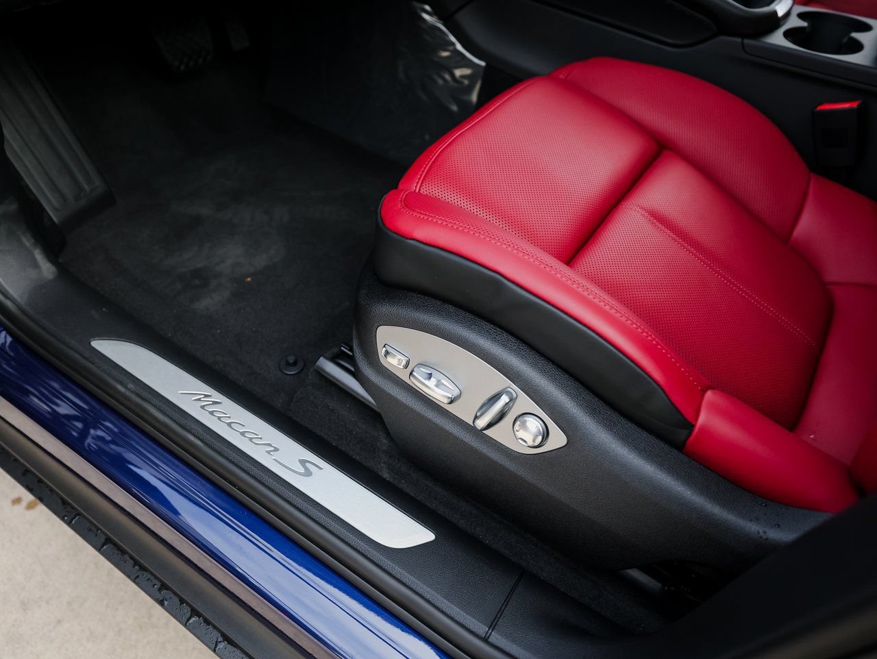 Certified 2026 Porsche Macan S AWD/4WD image 14