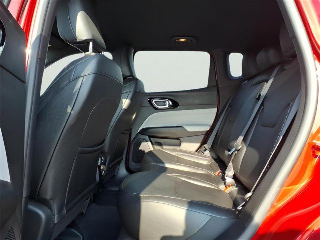 Used 2025 Jeep Compass Limited image 13