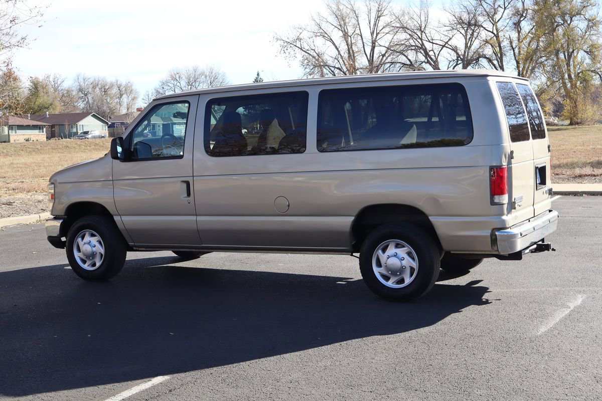 Used 2009 Ford E-350 and Econoline 350 Super Duty Wagon image 8