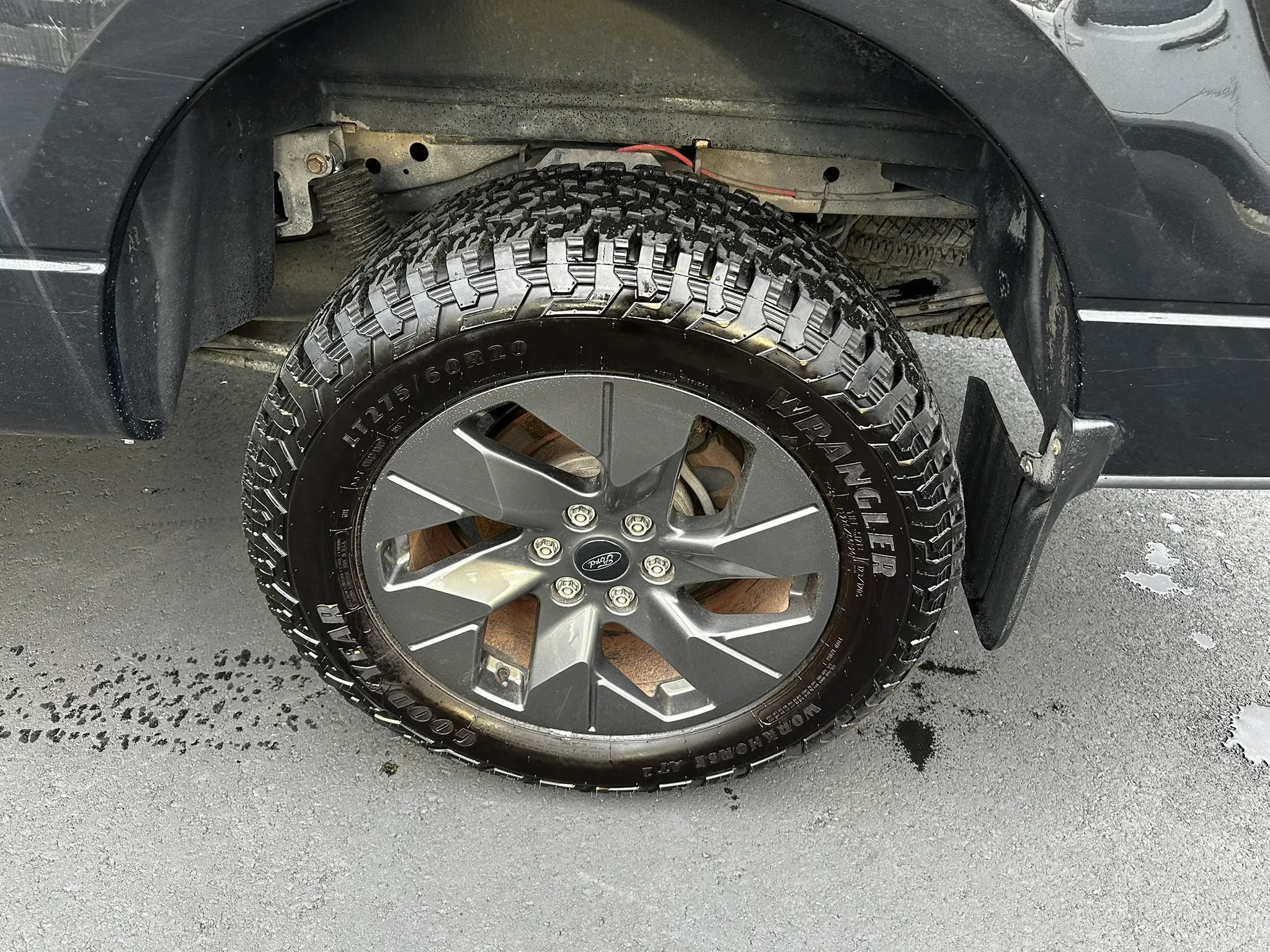Used 2013 Ford F150 XLT w/ Mid Equipment Group AWD/4WD image 28