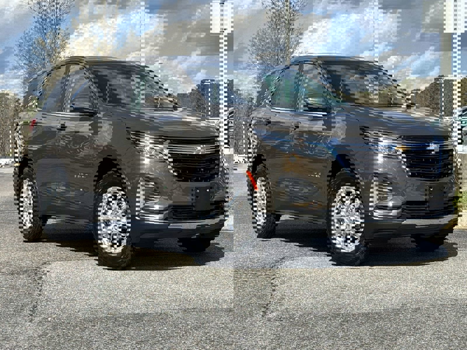 Used 2024 Chevrolet Equinox LT image 2