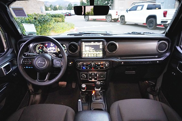 Used 2023 Jeep Wrangler Unlimited AWD/4WD image 28