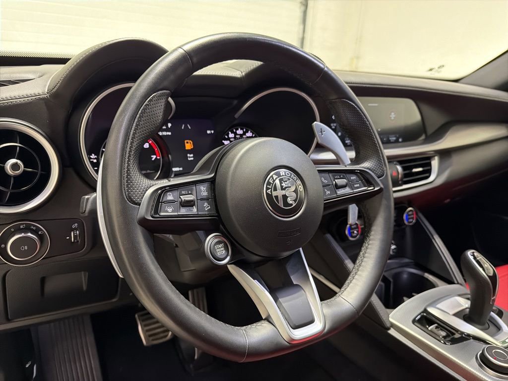 Used 2023 Alfa Romeo Stelvio Veloce AWD/4WD image 9