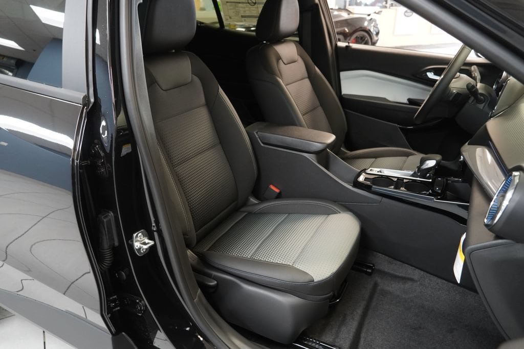 New 2026 Chevrolet Trax LT w/ Driver Confidence Package FWD image 23