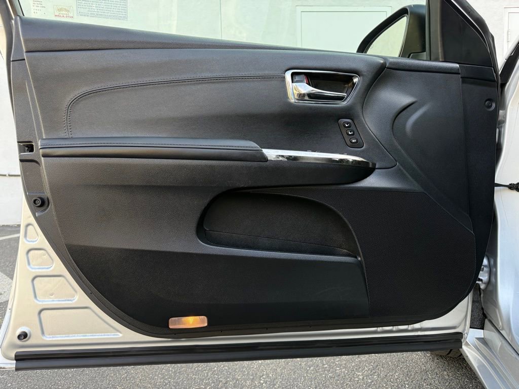 Used 2014 Toyota Avalon Limited image 29