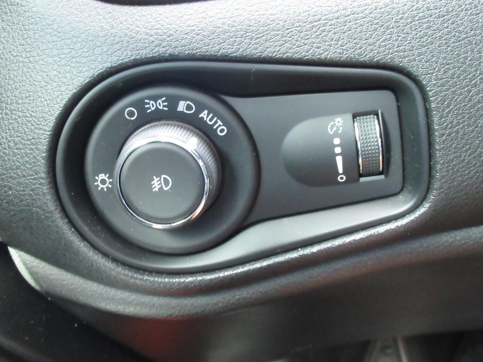 Used 2018 Jeep Renegade Sport w/ Power & Air Group AWD/4WD image 24