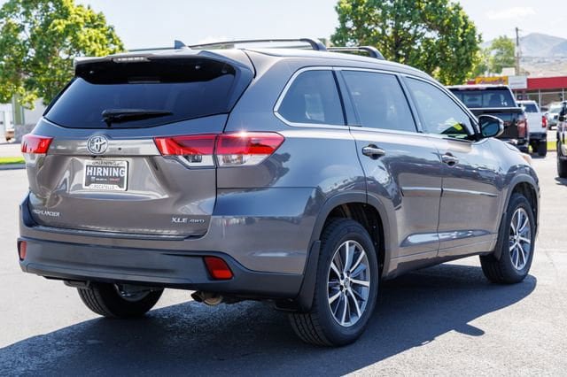 Used 2017 Toyota Highlander XLE w/ Protection Package #3 AWD/4WD image 33