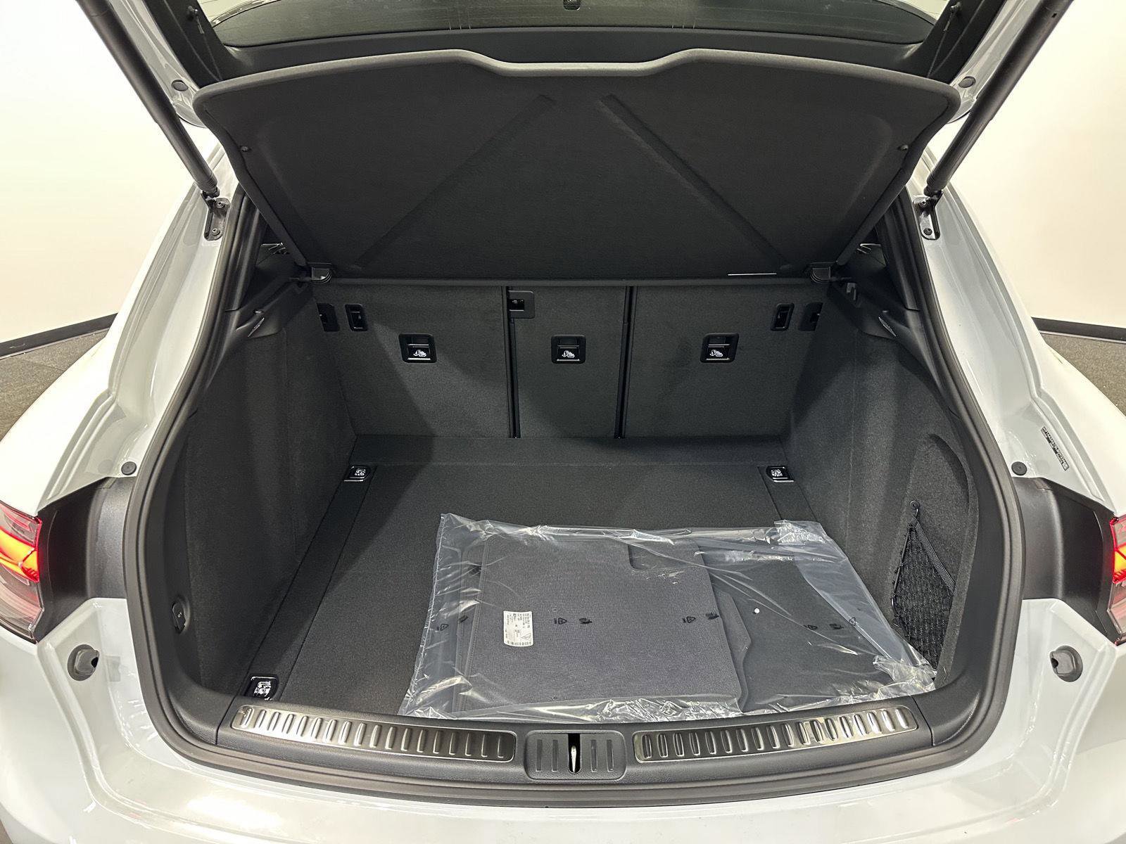 New 2025 Porsche Macan Turbo image 37