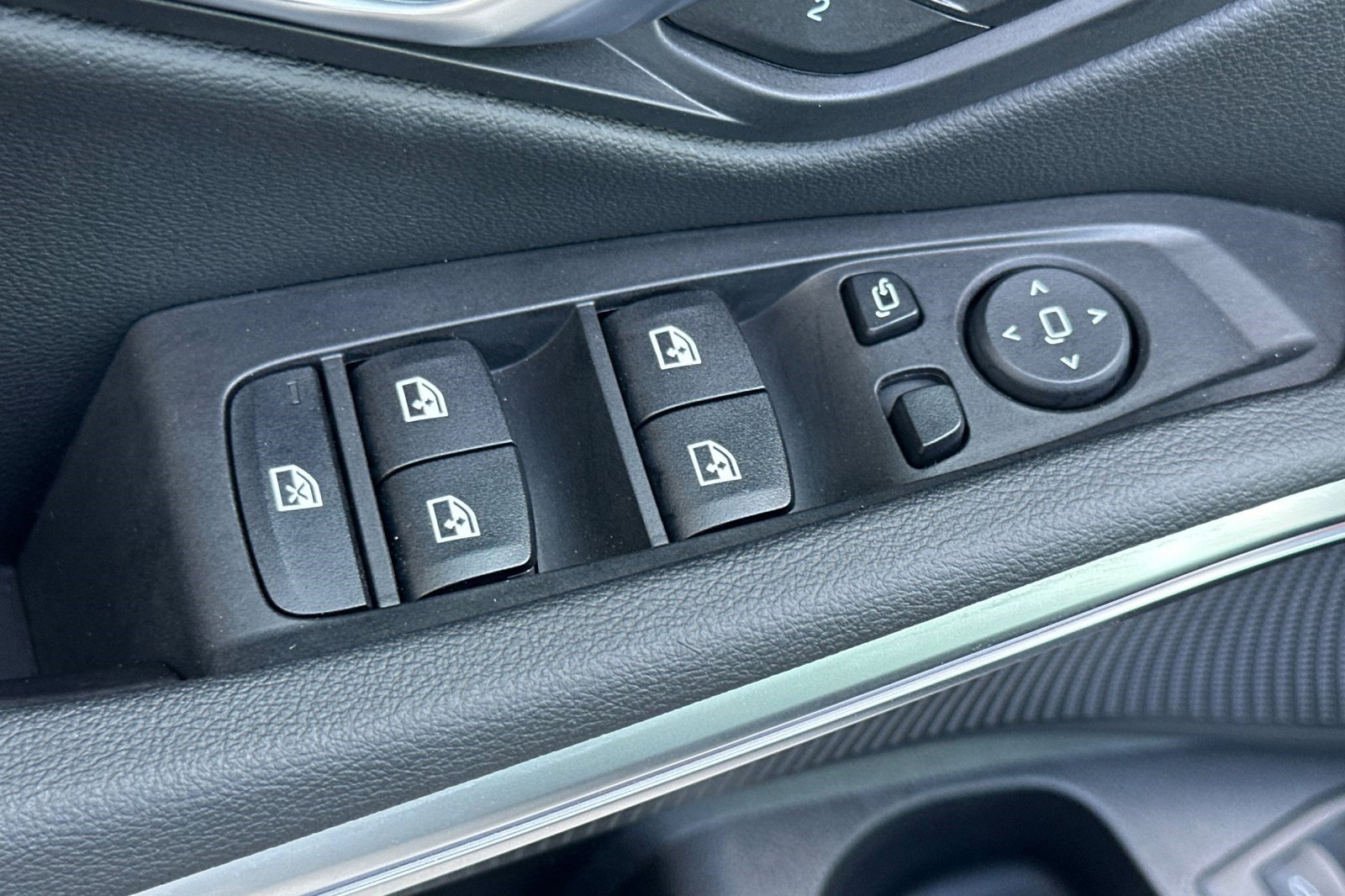 Used 2025 BMW 330i Sedan w/ Convenience Package image 13