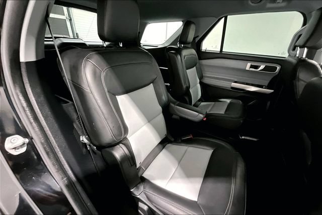 Used 2022 Ford Explorer XLT w/ XLT Sport Appearance Package AWD/4WD image 32