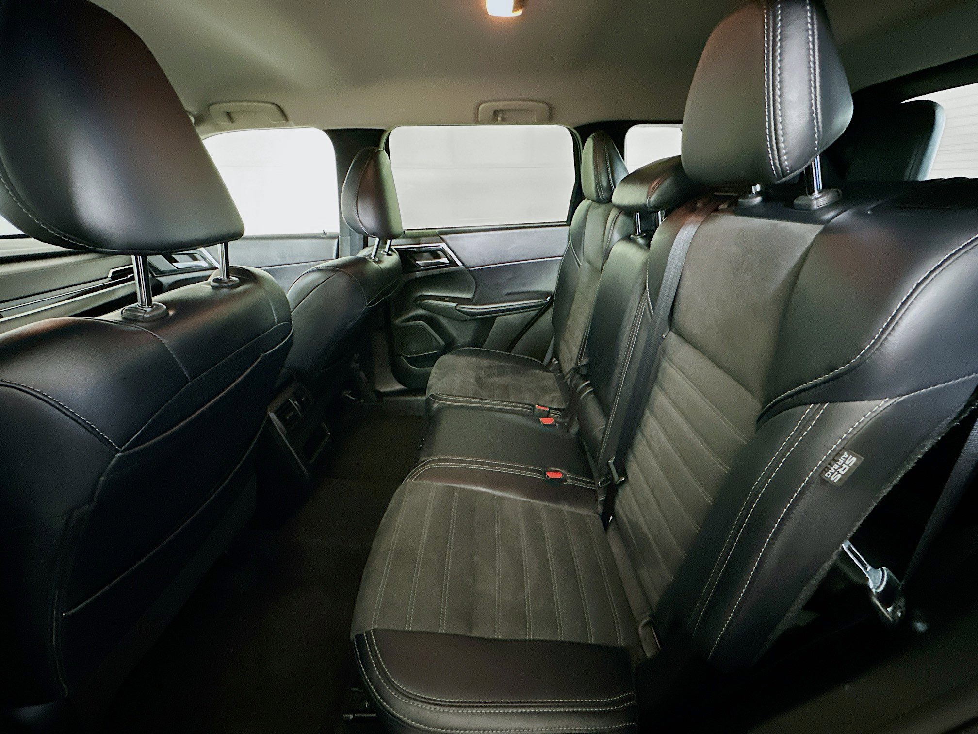 Used 2024 Mitsubishi Outlander SE image 29