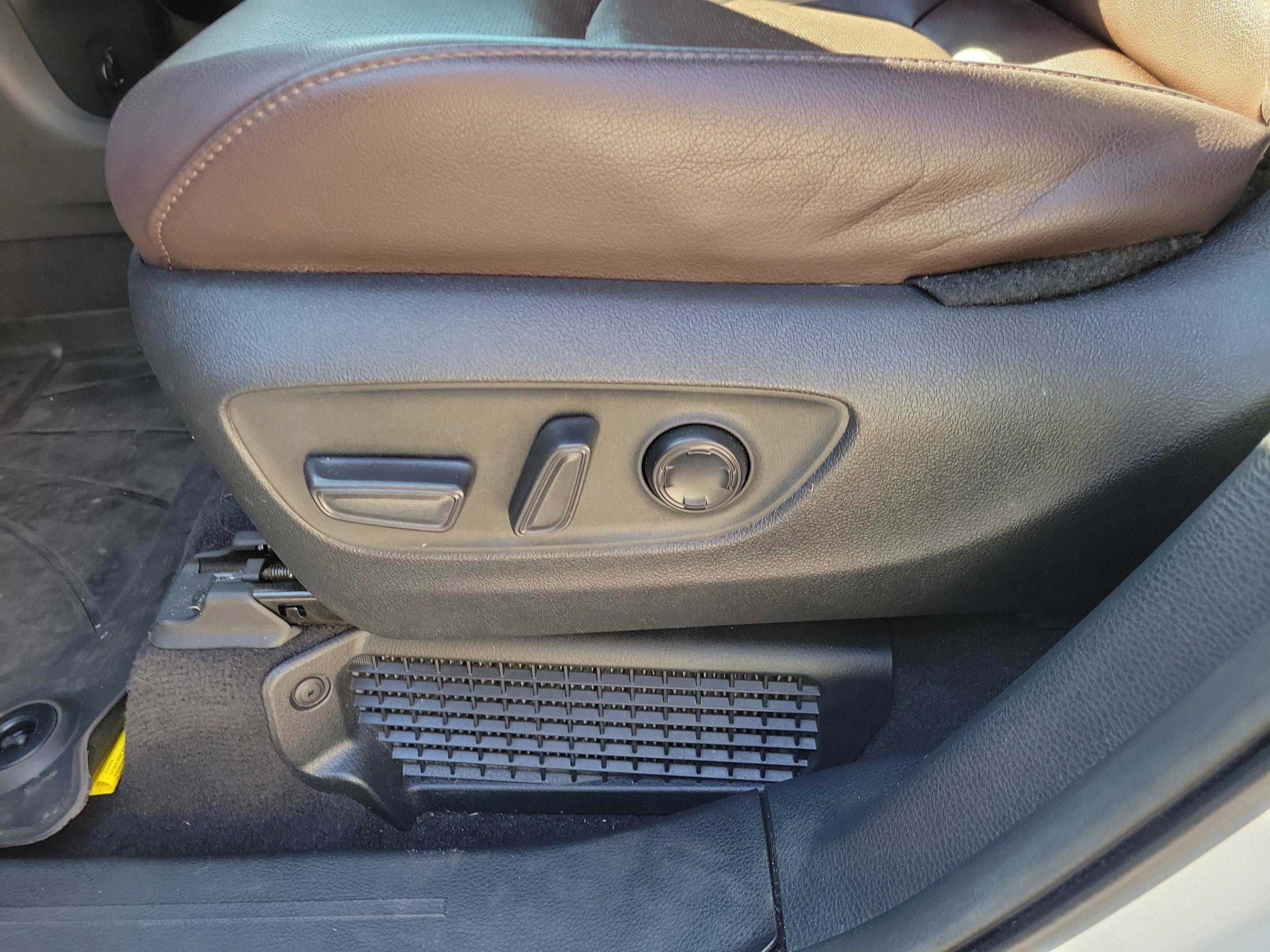 Certified 2023 Toyota Sienna Platinum FWD image 26