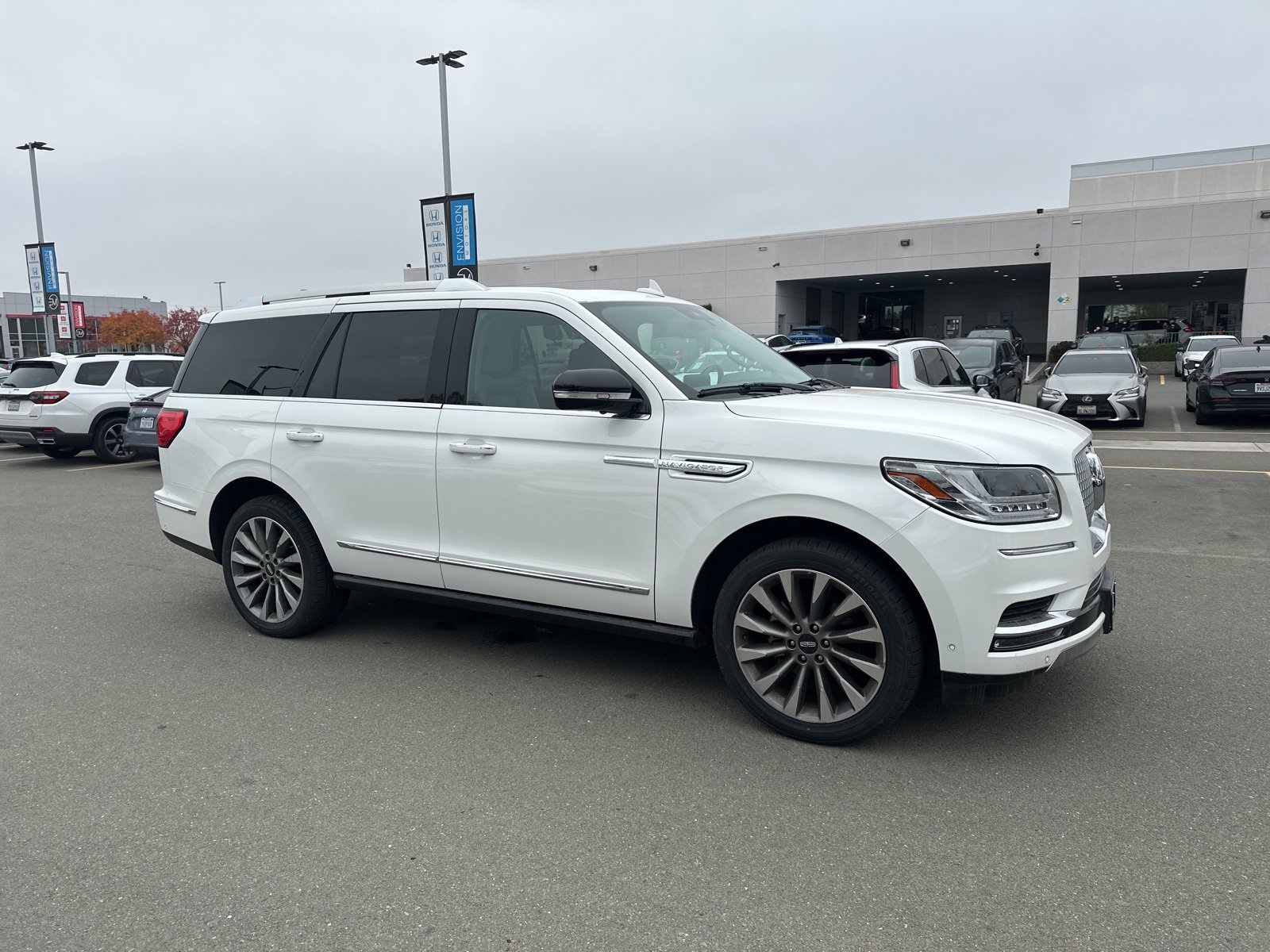 Used 2020 Lincoln Navigator Reserve image 2