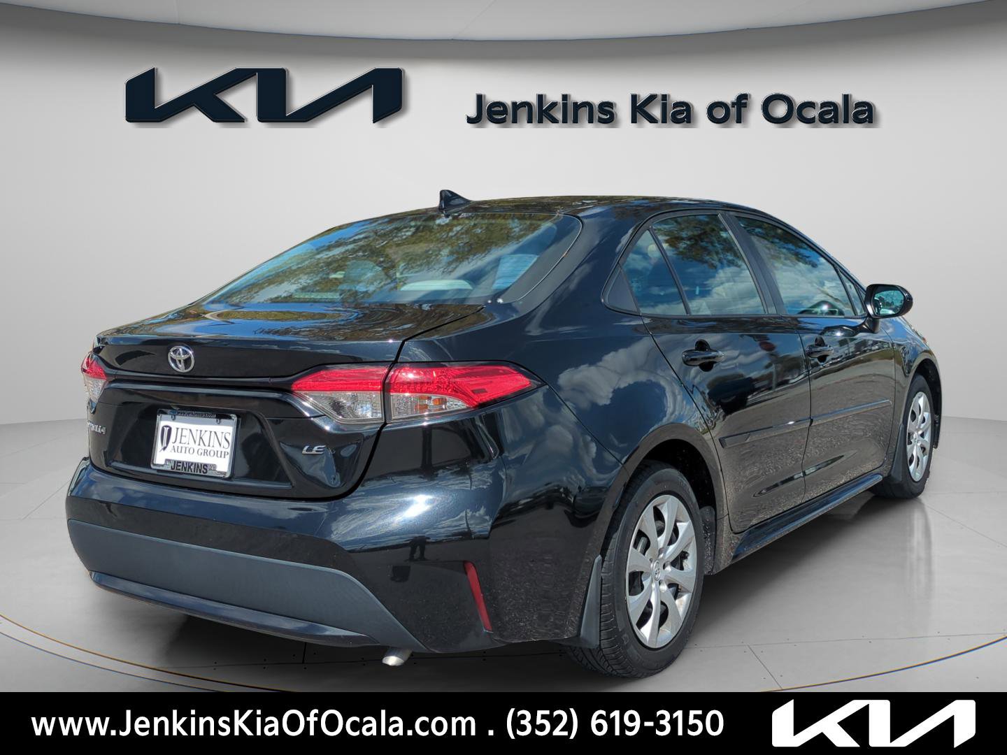 Used 2022 Toyota Corolla LE image 3