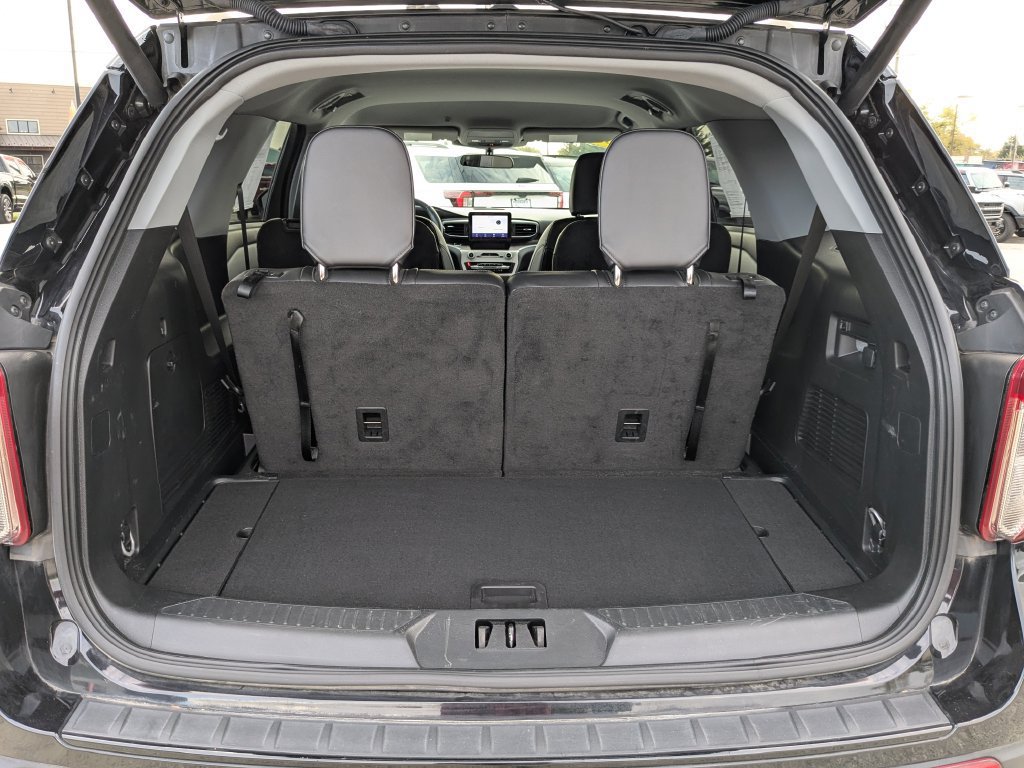 Used 2023 Ford Explorer XLT w/ Equipment Group 202A AWD/4WD image 19